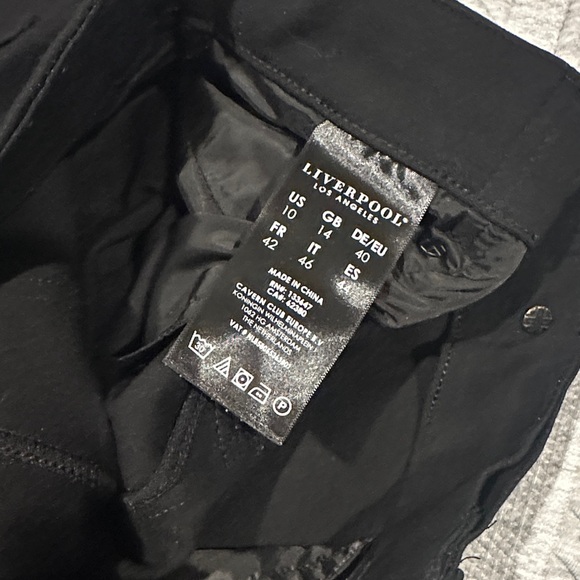 Liverpool Black Ankle Pants - Picture 5 of 9